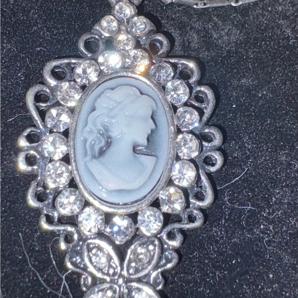Jewelry - Vintage Silver Tone Cameo Blue & White with CZ Necklace 18" 3 In Extender